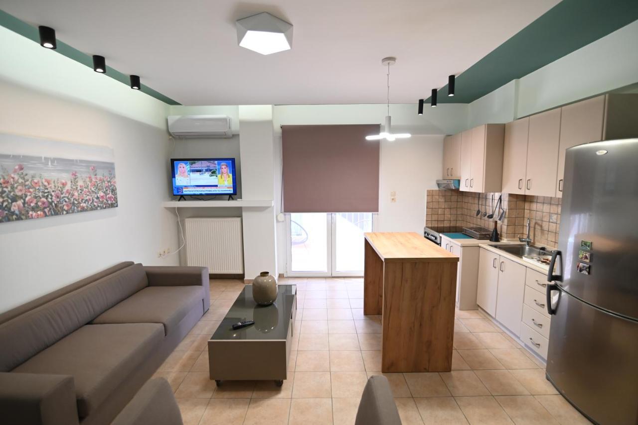 The Whole Packet A4 Center With Parking Apartment Larissa Exterior photo